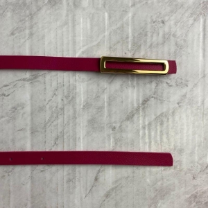 CINTO COURINO FIVELA RETANGULAR VAZADA CORREIA FINA