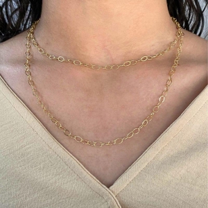 GARGANTILHA DUPLA AS DUAS CORRENTES SÃO DE ELOS OVAIS