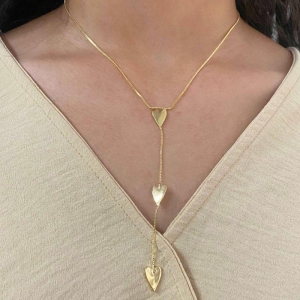 GARGANTILHA GARAVATINHA COM 3 CORAÇÕES DE CHAPINHA