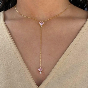 GARGANTILHA GRAVATINHA COM 2 CORAÇAO ROSA ZIRCONIA