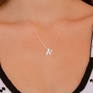 GARGANTILHA PRATA 925 LETRA F COM ZIRCONIA CRISTAL 1X1CM