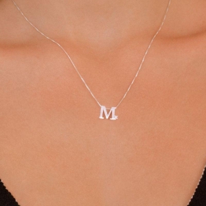 GARGANTILHA PRATA 925 LETRA M COM ZIRCONIA CRISTAL 1X1CM
