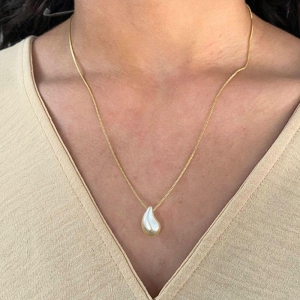 GARGANTILHA VENEZIANA COM PINGENTE DE GOTA VIRGULA DE PEROLA