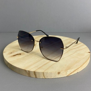 OCULOS GRANDE DETALHE NA LATERAL E NO MEIO