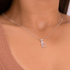 PINGENTE P925 LETRA E LISA 1X1CM