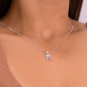 PINGENTE P925 LETRA M LISA 1X1CM