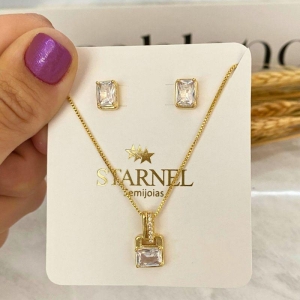 CONJUNTO QUADRADO CRISTAL COM PINGENTE CRAVEJADO