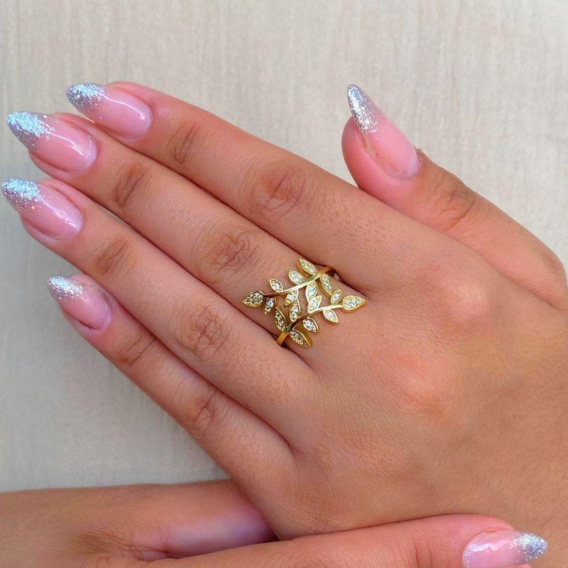 ANEL FOLHAGEM 16 FOLHAS CRAVEJADAS