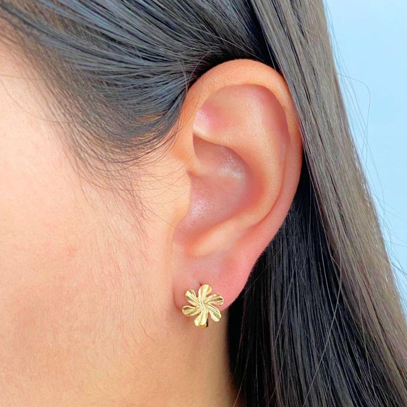 ARGOLA CLICK FLOR COM 6 PETALAS LISA 10X11MM