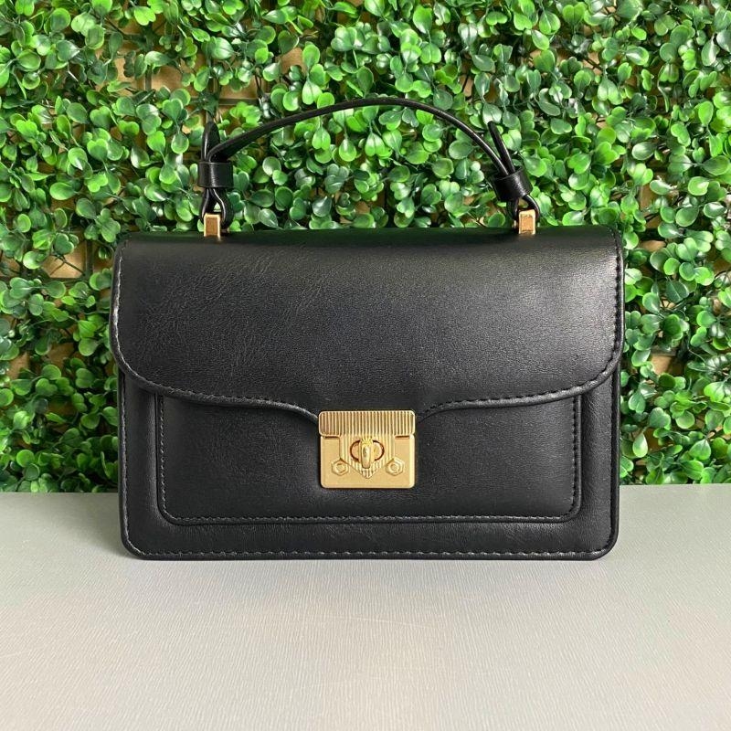 BOLSA PEQUENA QUADRADA LISA FECHADOR QUADRADO