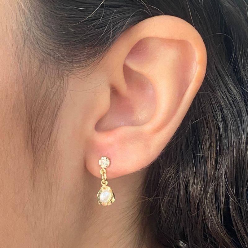 BRINCO PEQUENO PEROLA TRANÇADA COM UMA ZIRCONIA 5MM