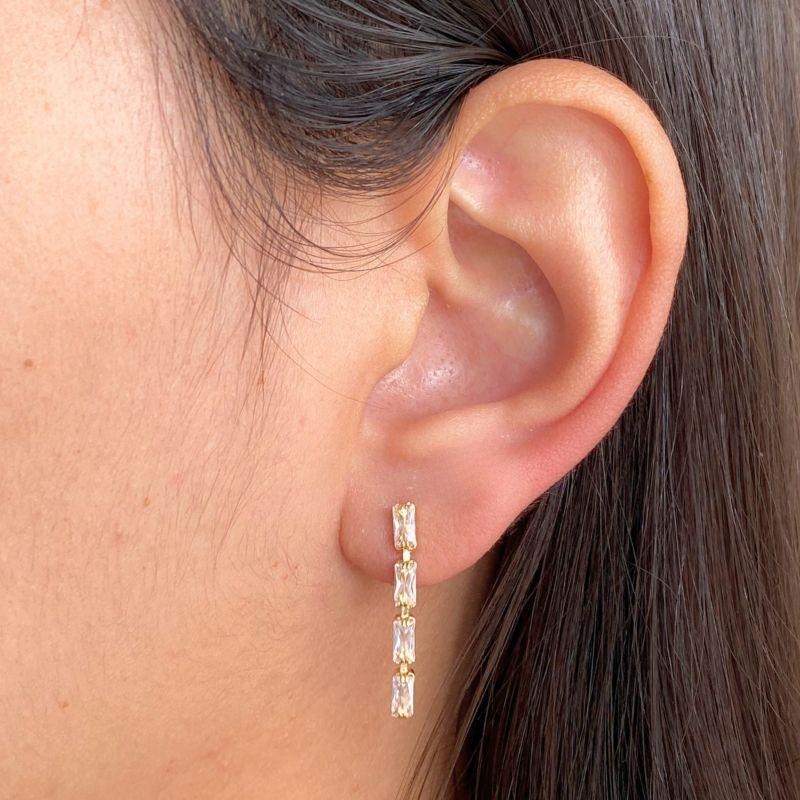 BRINCO PEQUENO ZIRCONIA 4 RIVIERA RETANGULAR CRISTAL