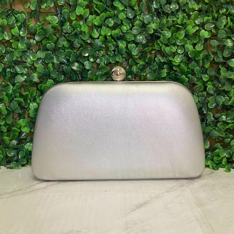 BOLSA CLUTCH TRAPÉZIO METALIZADA LISA ABOTUDOR REDONDO