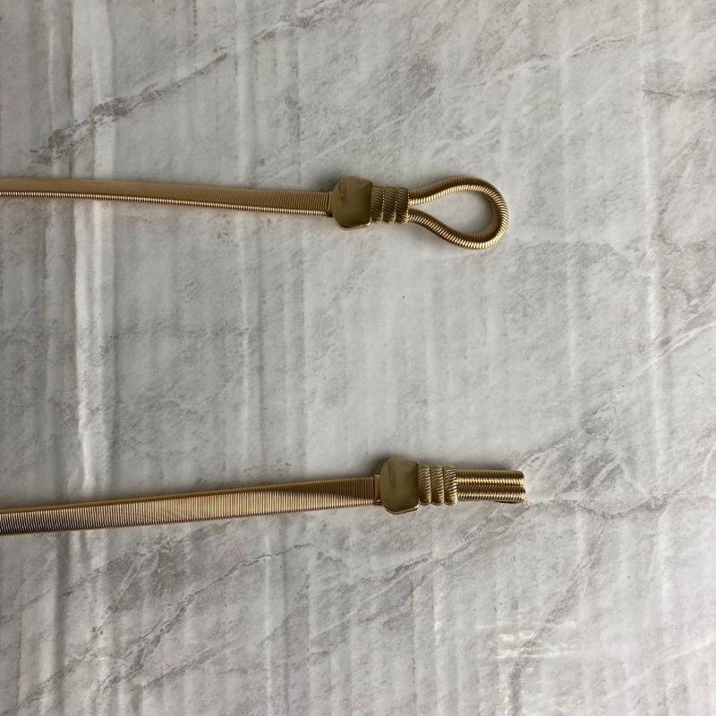 CINTO MOLA FIVELA EM FORMATO DE CORDA COM NÓ