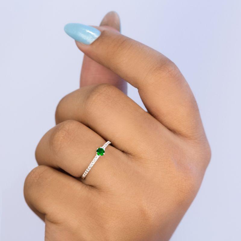 ANEL P925 SOLITARIO CRAVEJADO COM 1 PEDRA ZIRCONIA VERDE ESMERALDA 4MM 6 GARRA