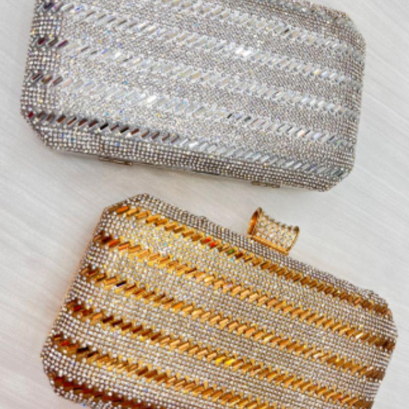 BOLSA CLUTCH QUADRADA CRAVEJADA LISTRAS DE PEDRAS GRANDES E PEQUENAS