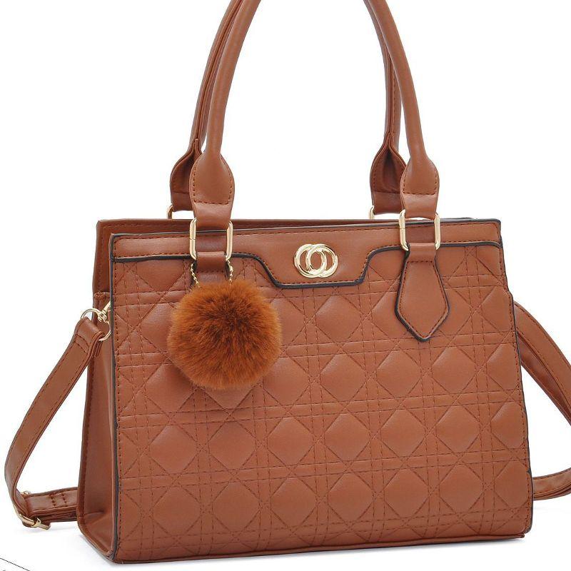 BOLSA MEDIA COM DETALHE DE ELOS EM METAL COM CHAVEIRO DE POM POM