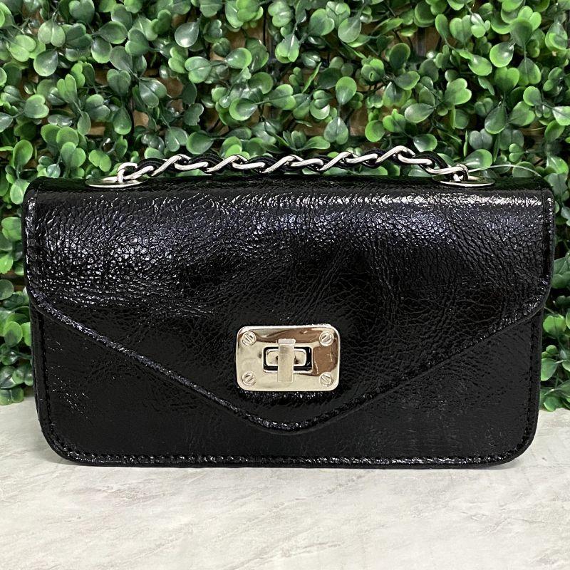 BOLSA PEQUENA QUADRADA FORMATO ENVELOPE COM ALÇA ENTRELAÇADA