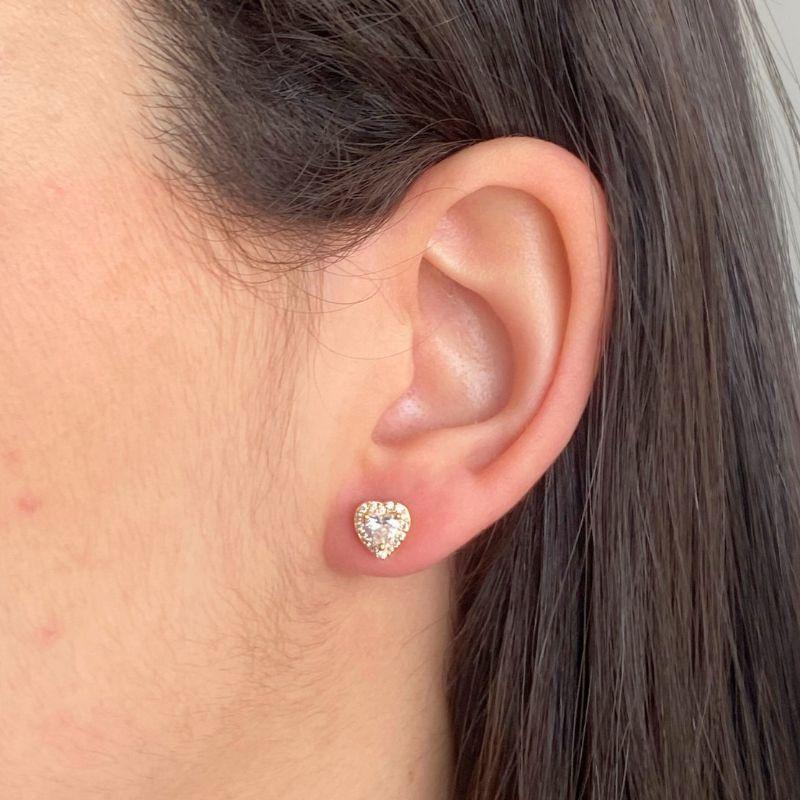 BRINCO CORAÇÃO CRAVEJADO COM 1 ZIRCONIA CRISTAL