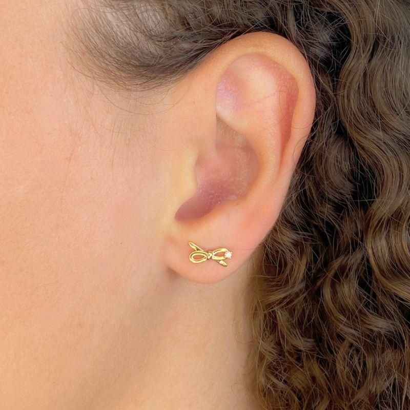 BRINCO LAÇO COM 1 ZIRCONIA NA PONTA