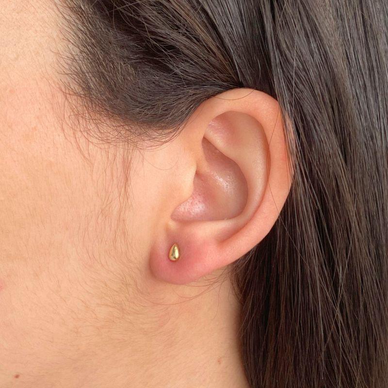 BRINCO PEQUENO LISO GOTA 3x5MM