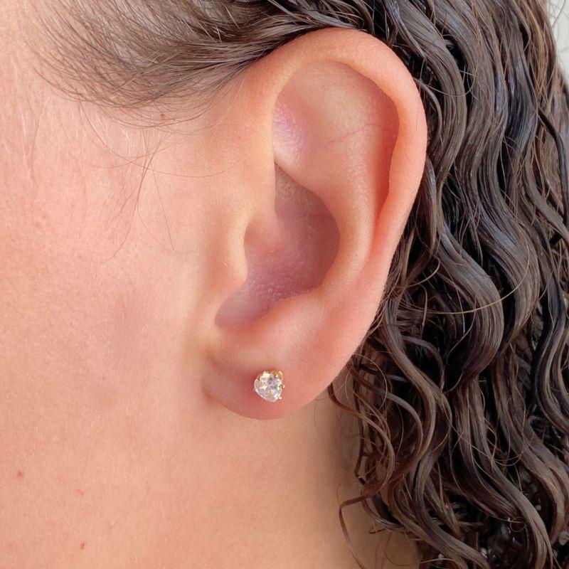 BRINCO PEQUENO ZIRCONIA CORAÇAO CAIXA ALTA 4MM