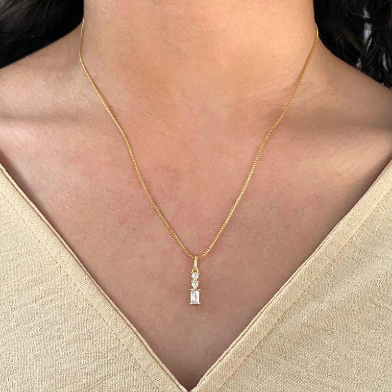 GARGANTILHA VENEZIANA + PINGENTE COM 1 RIVIERA RETANGULAR E 2 RIVEIRA REDONDA CRISTAL