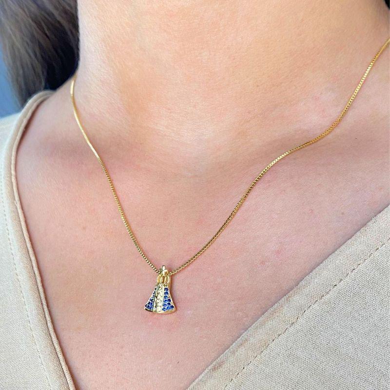 GARGANTILHA VENEZIANA + PINGENTE NOSSA SENHORA APARECIDA  MANTO AZUL COM DETALHE REZANDO