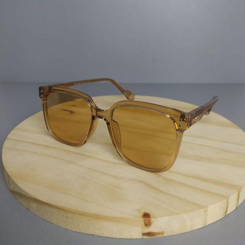 OCULOS ARMAÇÃO QUADRADA COM DETALHE DE 2 PARAFUSOS