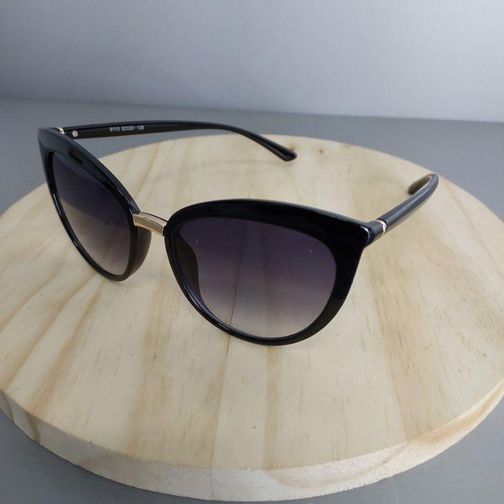 OCULOS GATINHO DETALHE CURVA ENTRE AS LENTES