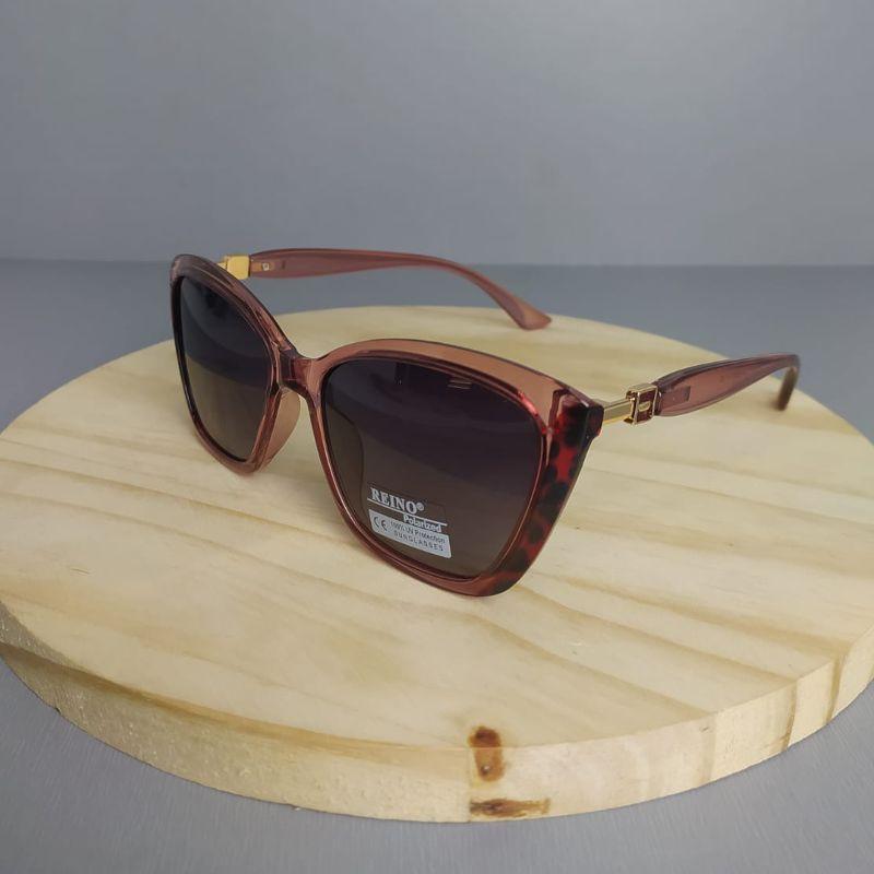 OCULOS QUADRADO DETALHE DE QUADRADO METAL NA LATERAL