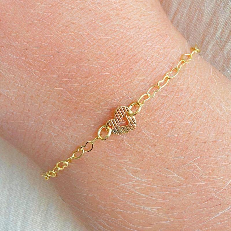 PULSEIRA INFANTIL COM UM CORAÇÃO VAZADO CORRENTE ELOS CORAÇÕES VAZADOS