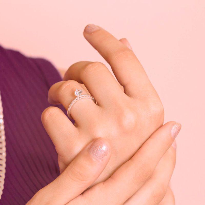 ANEL P925 SOLITARIO COM 1 PEDRA ZIRCONIA CRISTAL 5MM 4 GARRA E FIO DE CORAÇAO