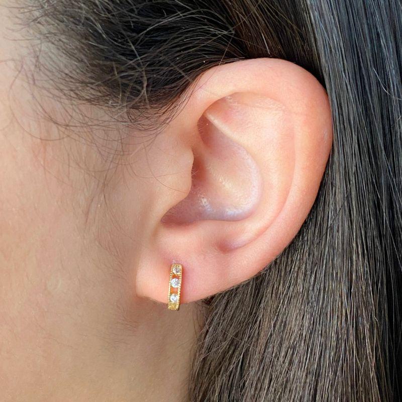 ARGOLA CLICK COM 3 ZIRCONIA 9MM