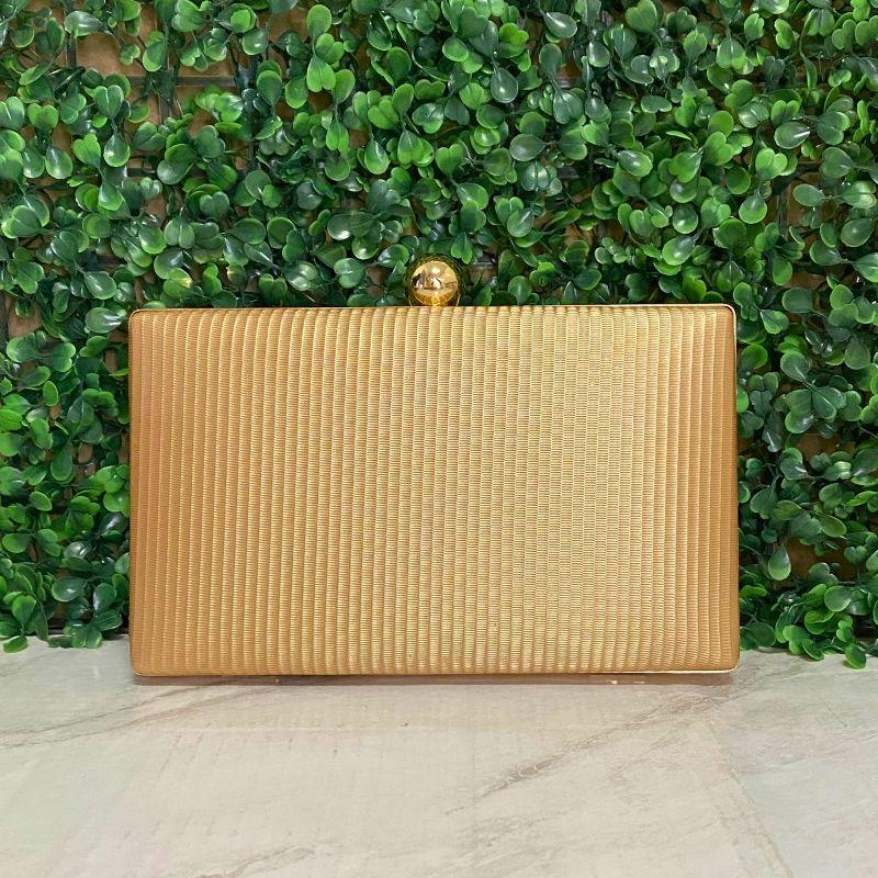 BOLSA CLUTCH QUADRADA TECIDO COM LINHAS ABOTUADOR REDONDO