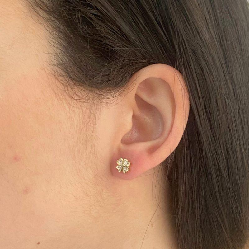 BRINCO INFANTIL PEQUENO CRAVEJADO TREVO CRISTAL 7MM