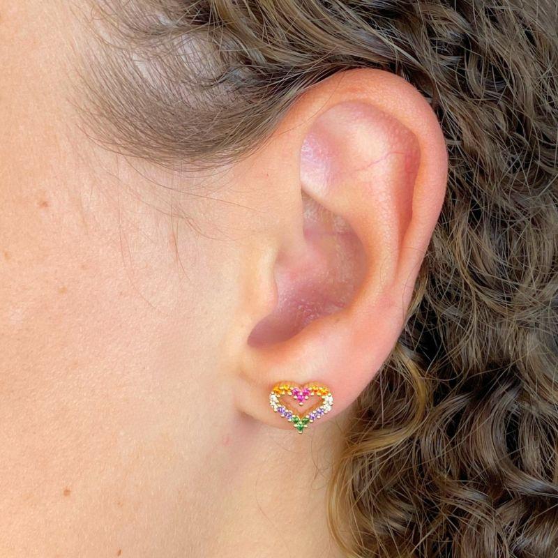 BRINCO PEQUENO CRAVEJADO CORAÇAO COLORIDO 8,6X10MM