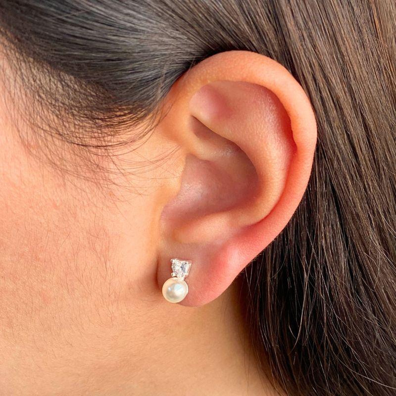 BRINCO PEQUENO P925 PONTO DE LUZ CORAÇÃO COM 1 PÉROLA 10MM