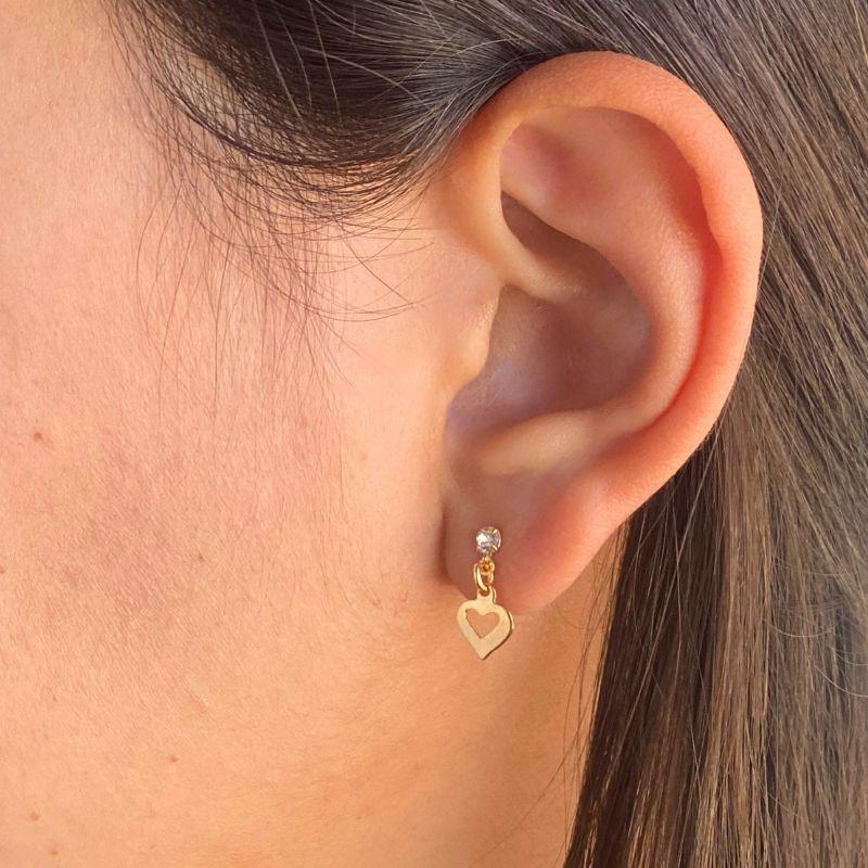 BRINCO PEQUENO PONTO DE LUZ REDONDO COM 1 PINGENTE DE CORAÇÃO CHAPA LISA VAZADO 15MM