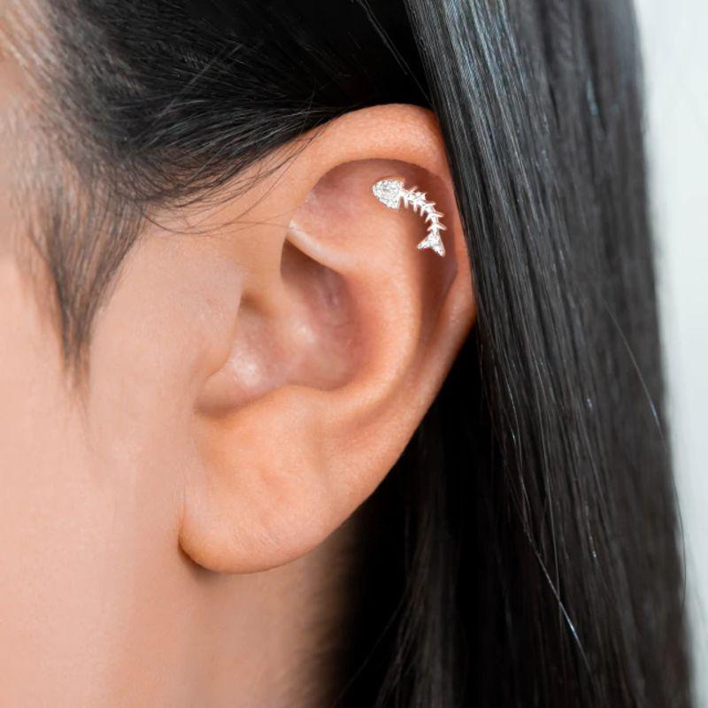 PIERCING P925, E O PINO E TARRACHA EM AÇO CIRURGICO P/ TRAGUS E ANTI-HÉLICE ESPINHA DE PEIXE CRAVEJADO