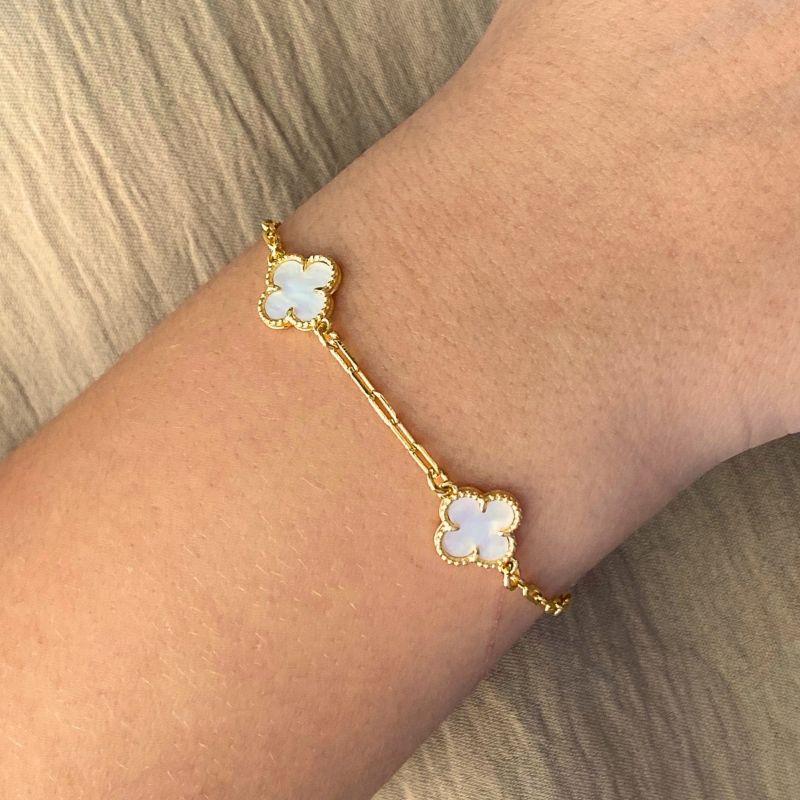 PULSEIRA 4 TREVOS BRANCO PEROLADO RESINA